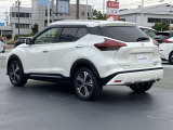 車線逸脱防止支援システム,車両が車線をはみ出す可能性がある場合に警報音と警告表示と共に車線内に戻すようにハンドル操作をサポートしてくれます。
