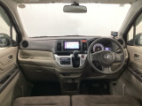 【前方視界】開放的な前方視界!運転がしやすく疲れにくいです♪窓が大きく、見通しがとっても良いおクルマですよ♪