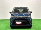 メッキ際立つフロントグリル、LED採用のヘッドランプとイルミネーションランプが視線を集めるムーヴカスタムが入荷致しました。