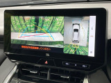 【パノラミックビューモニター】専用のカメラにより、上から見下ろしたような視点で360度クルマの周囲を確認することができます☆死角部分も確認しやすく、狭い場所での切り返しや駐車もスムーズに行えます。