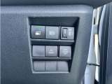 オートマチックハイビームとは、先行車や対向車のライトを認識し、ハイビームとロービームを自動で切り替える機能です。夜道の視界を確保します。詳細は販売店スタッフまでおたずねください。