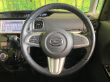 インテリアに合わせたデザインのステアリングは、運転される方のことも考え、運転しやすい形状、大きさです。是非一度、実際に触ってお確かめください。