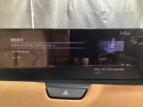 フロントガラス投影タイプのヘッドアップディスプレイを採用しています。現車速やナビルート案内、走行車線表示、前方車表示、交通標識表示など情報も多彩です。