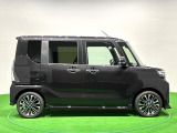 ドアは約90度に開くので荷物も積み込みやすく、乗り降りもしやすい♪ ロングドライブも快適に過ごせる工夫がいっぱいです♪♪