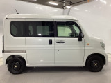 スライドドアなら狭い駐車場でもドアをぶつける心配がありません。ステップが低く乗り降りもしやすいです。