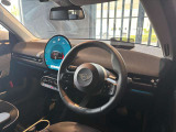 丸を基調とした個性的なインテリア。MINIならではの拘りポイントです!運転が楽しくなるインテリアです!
