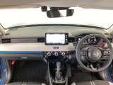 【前方視界】開放的な前方視界!運転がしやすく疲れにくいです♪窓が大きく、見通しがとっても良いおクルマですよ♪