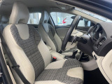 VOLVOのシートは人間工学に基づいた設計となっており、長時間の運転でも疲れにくいと定評があります。