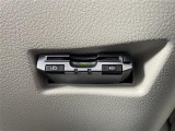 【ETC】有料道路を利用する際に料金所で停止することなく通過できる、ETC車載器(ノンストップ自動料金収受システム機器)が装備されています。セットアップを行うことで利用可能になります。