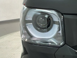 LEDヘッドライトは、点灯の瞬間から最大光量を発揮し、突然暗くなるトンネルなどでの安定感を高めます。