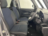 ゆったりと座れる運転席シートですのでストレスなく運転が出来ますよ!
