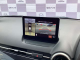 【360&deg;ビューモニター】  とても分かりやすい、クルマの上から見下ろしたような映像で、駐車サポートをしてくれます。