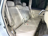 後部座席も気になるようなキズ・汚れやへたり等、大きなダメージはなく、良好な状態です。