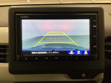 バックでの車庫入れも安心です! リアカメラが付いているバックモニター付のナビを装備しております。操作線もついており距離感も画面から確認できます。