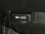 アクセサリーコンセントがついております。