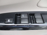 全席パワーウインドウを装備!運転席はオート機能が付いていますので、ワンタッチで全開閉が可能です♪