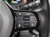 ◆アダプティブクルーズコントロール◆予め設定した車速内でクルマが自動的に加減速。前走車との適切な車間距離を維持しながら追従走行します。【LKAS】車線維持支援システムでステアリング操作を支援。