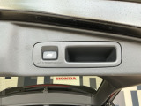 お好みの位置で止められるメモリー機能付の電動リアゲートです!後ろが狭い駐車場でもスムーズに荷物を積めて、さらに背が低い人の手がムリなく届く高さで止めることも可能です!