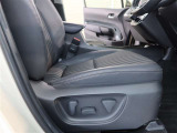 パワーシート搭載。微妙な調整が手軽にでき、ピッタリなポジションで運転することが可能です。