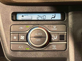 車内空調は&rdquo;AUTOエアコン&rdquo;にお任せ。運転に集中出来ますよ!