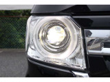 LEDヘッドライトで夜間の視認性も高く、更にオートライト搭載で、車外の明るさを感知し自動でライトを点消灯します。またエンジンOFFにすれば一緒に消灯し、消し忘れやトンネル走行時などに非常に重宝します!