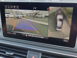 ●サラウンドビューカメラ『車両の4つのカメラから得た映像を合成し、上空から眺めているような映像をモニターに映し出します。車両周辺の歩行者や障害物などの発見に役立ちます。』