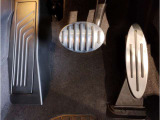 【ペダル】BMWはオルガン式アクセルペダルを採用しています。踏み込む足とペダルが同じ軌跡を描くため、かかとがずれにくく、アクセルコントロールがよりしやすくなるメリットがあります。