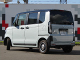 外装の写真を8方向から撮影しております。光の当たり方や周りの明るさ、天候等で車の色の感じはガラッと変わるため写真だけだと伝えにくいため是非ご来店いただいてご覧いただければと思います!