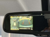 アラウンドビューの映像はナビの画面でなく、ミラーに表示されます。