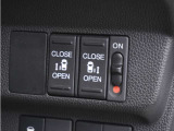 【アダプティブクルーズコントロール】ステアリングのスイッチを操作するとミリ波レーダーで先行車との距離を測定。設定を適切に保ちながら加速・減速、さらに停止まで自動に追従します。