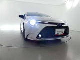 【LEDヘッドランプ】・・・消費電力の少ないLEDヘッドランプ。点灯してすぐに最大光量を発揮するのでトンネルなど周囲が急に暗くなった場合でも安心。
