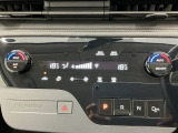 Wエアコン付きです!運転席・助手席それぞれ快適な車内でお過ごしいただけます。わずかな力で操作可能なボタン式シフトです!