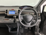 【前方視界】開放的な前方視界!運転がしやすく疲れにくいです♪窓が大きく、見通しがとっても良いおクルマですよ♪