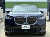 【BMWの伝統】BMWの特徴的な&ldquo;キドニーグリル&rdquo;は、80年以上続く伝統の形でございます。変わらないこだわりのデザインが、プレミアムブランド&ldquo;BMW&rdquo;を創り出します。
