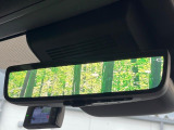 【デジタルインナーミラー】後席の大きな荷物や同乗者で後方が確認しづらい時でも安心!カメラが撮影した車両後方の映像をルームミラー内に表示。クリアな視界で状況の確認が可能です!