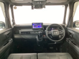 【前方視界】開放的な前方視界!運転がしやすく疲れにくいです♪窓が大きく、見通しがとっても良いおクルマですよ♪