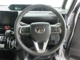 ステアリングから手を離さず、運転に集中したままオーディオ等の操作ができます。
