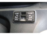 スライドドアの開閉は、ドアハンドルはもちろん運転席からのスイッチ操作でも可能です。お子様の送迎時の乗り降りも一段と楽になります。