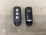 スマートキー付きですからドアロックの開閉およびエンジンスタートが楽々です。電動スライドドアの開け閉めもボタンで操作できます。スペアキーも同じものを用意しております。