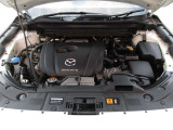 「SKYACTIV-G(ガソリン)」は、規格外の高圧縮を実現し、世界のエンジン技術者に驚きを与えました。さらに、それを維持したままノッキングの発生を抑え、熱効率を向上、走りにも寄与したエンジンです。