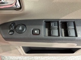 狭い駐車場で便利な電動格納ドアミラーが付いています。