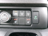 運転席と助手席にはシートヒーター完備です。