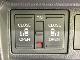 【両側パワースライドドア】スマートキーや運転席のスイッチで後席両側スライドドアの開閉が可能♪電動だから力を入れてドアを開ける必要が無く、小さなお子様でも簡単に開け閉めでき快適です♪