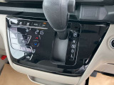 タッチパネル式オートエアコンなのでパネル周辺のお手入れもラクラク。
