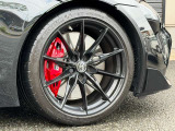 brembo製・大径4ポッド対向ブレーキキャリパー(2025年モデル)・GRロゴ入りレッドキャリパー。
