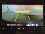 バックでの車庫入れも安心です! リアカメラが付いているバックモニター付のナビを装備しております。操作線もついており距離感も画面から確認できます。