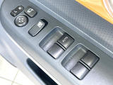 【電動格納ミラー】サイドミラーは電動格納式となっており、狭い駐車場でもキズがつくリスクを抑えられます。