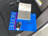 メンテナンスノート【整備記録簿】、取説も揃っています。スマートキーはバッグなどにしまったままボタン操作でエンジンの始動・停止ができて大変便利です。