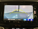 リバースギアに入れるだけで後方の表示へ切り替わります。夜間や雨の日の駐車も楽になりますよ。