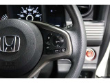 Hondaセンシングの機能のひとつ、アダプティブクルーズコントロール付!アクセルから足を離しても設定したスピードと前車との車間を保ち走行してくれます!車線維持もアシスト☆高速道路で疲労軽減ですね☆